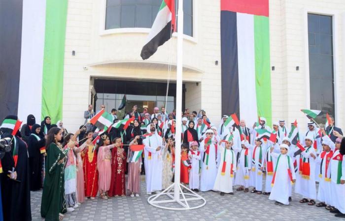 مركز سالم بن حم الثقافي يحتفي بـ”يوم العلم”